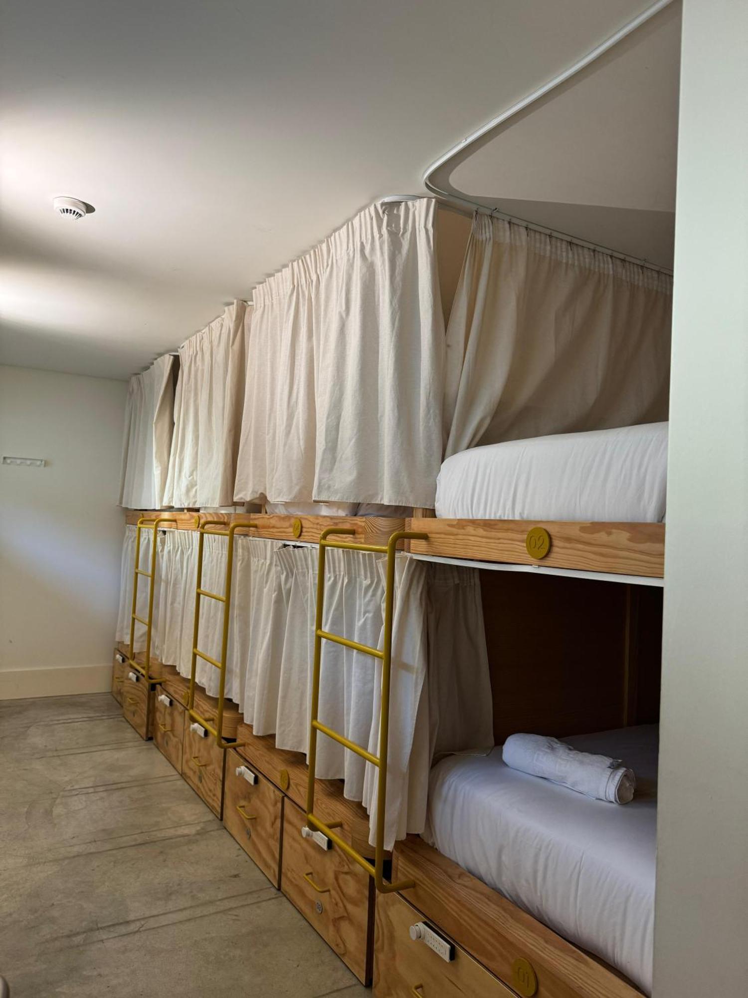 Surf & Sea Suites Parede Ngoại thất bức ảnh