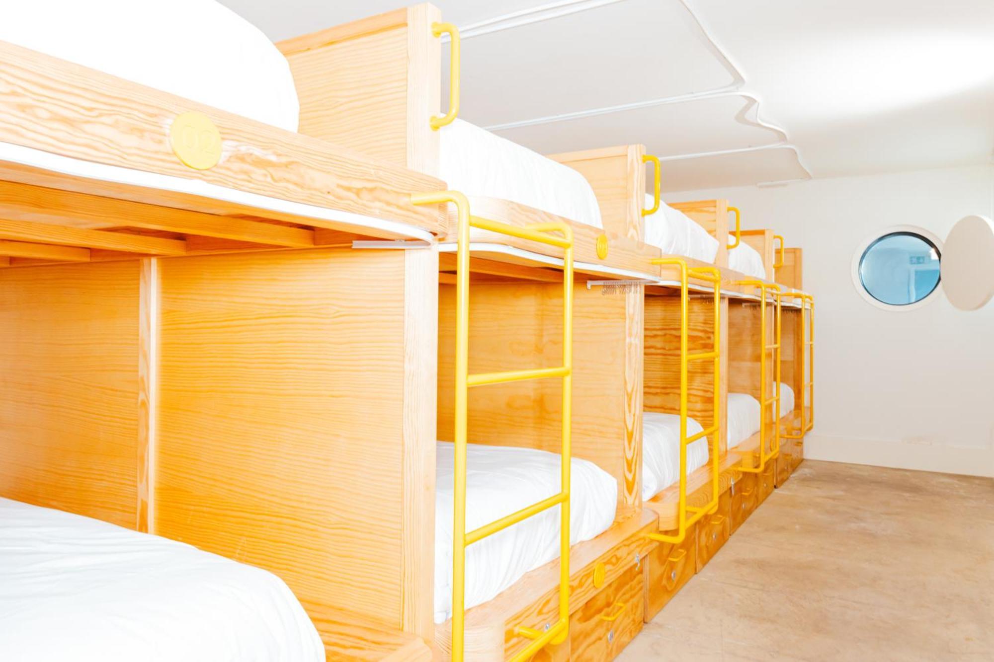 Surf & Sea Suites Parede Ngoại thất bức ảnh